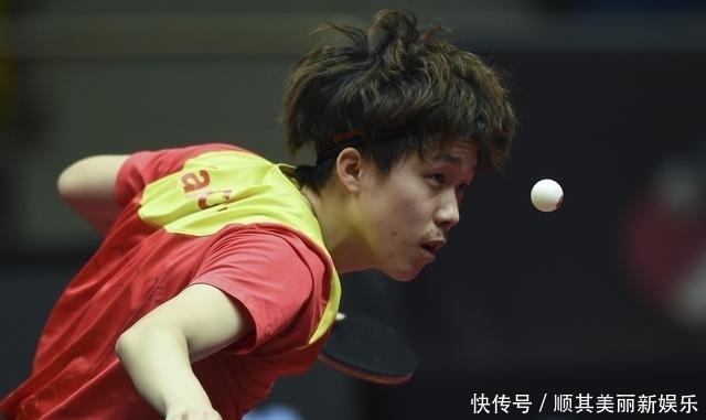 站立在岩石 站立在岩石